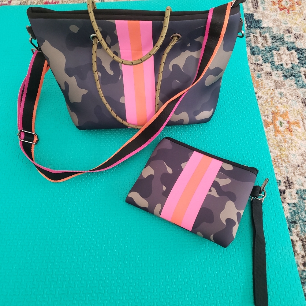 Womens Purse/Wristlet